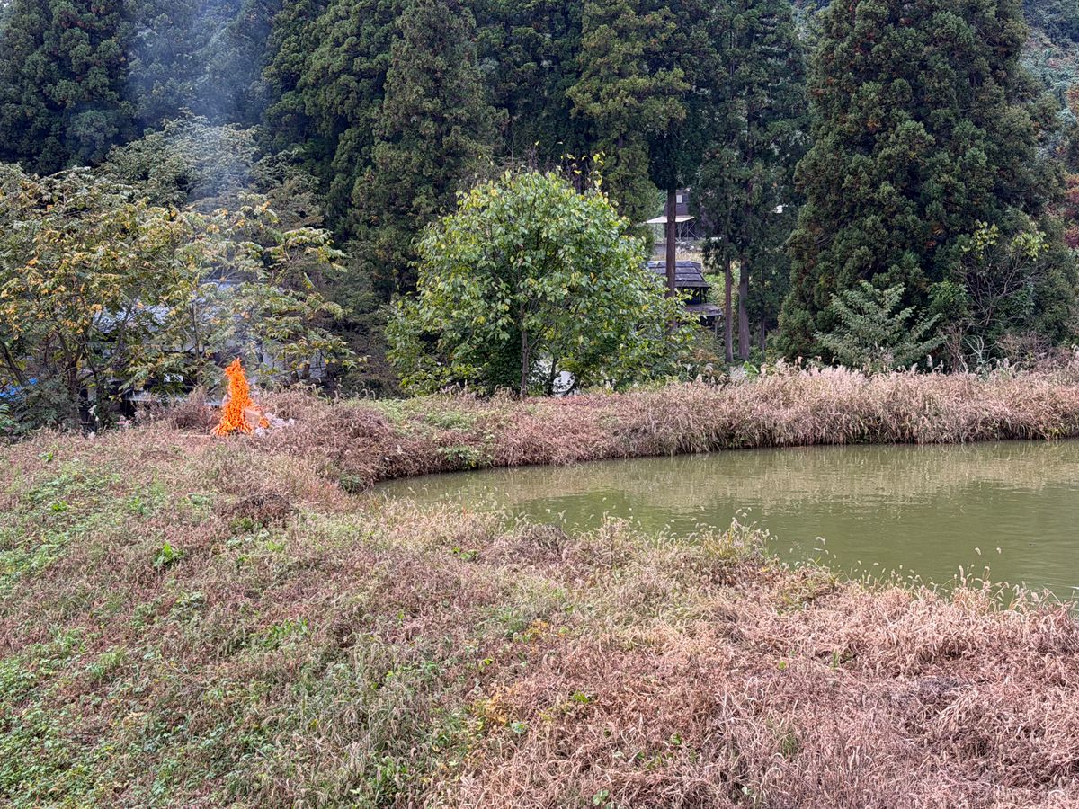 Stokje nummer één en emmers rode verf in Niigata, foto 23
