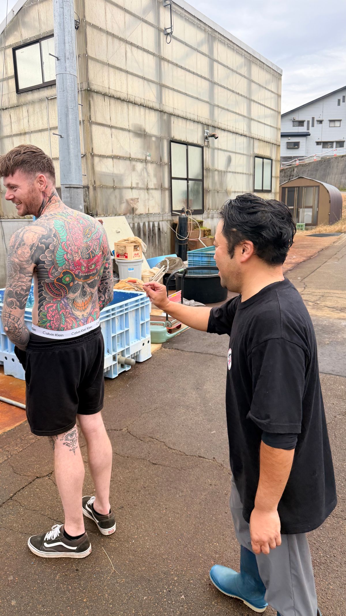 Stokje nummer één en emmers rode verf in Niigata, foto 24