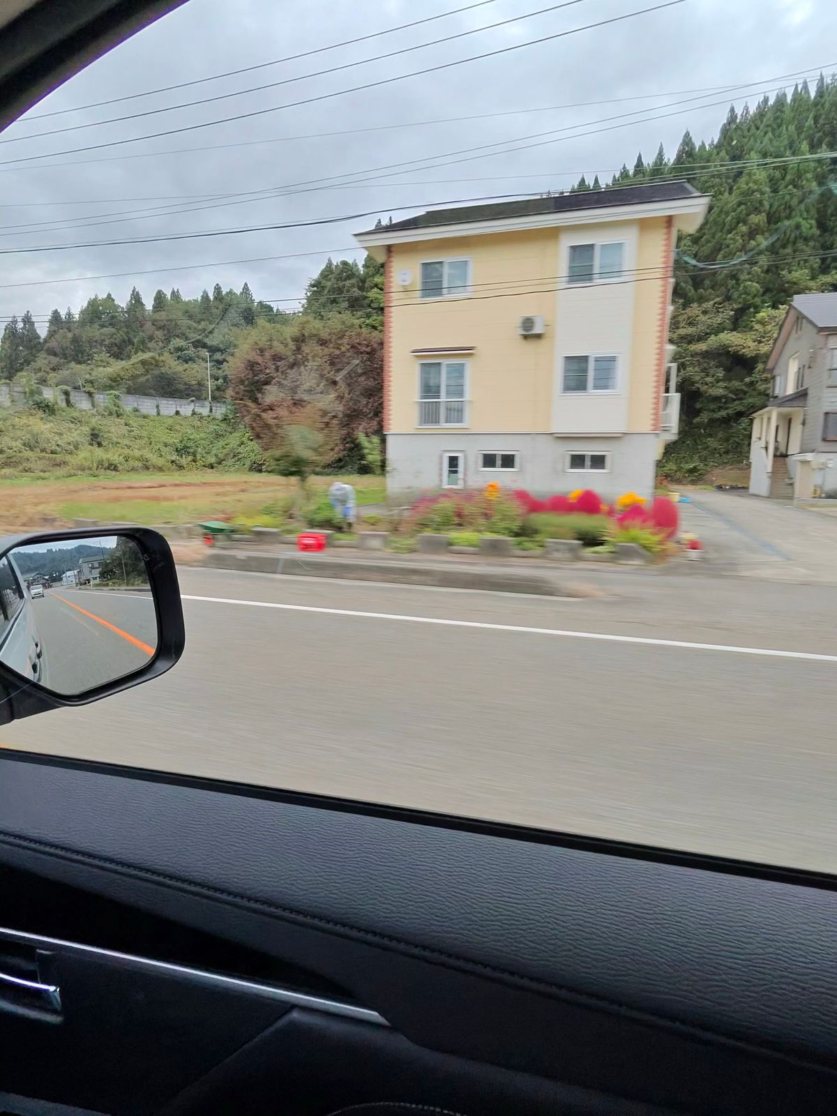 Stokje nummer één en emmers rode verf in Niigata, foto 26